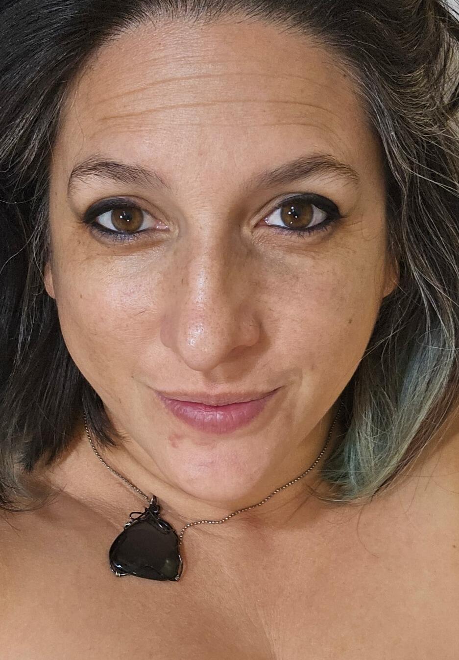 Bisexualmilf42 pornstar